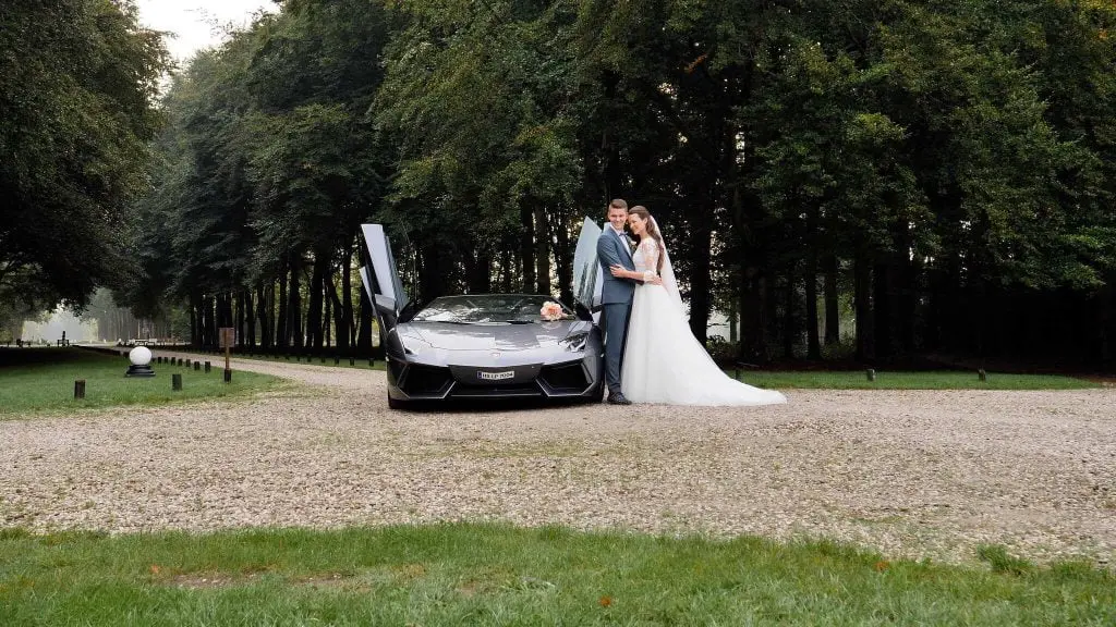 Trouwfilm Gerard en Lenneke met trouwauto Kasteel Renswoude.