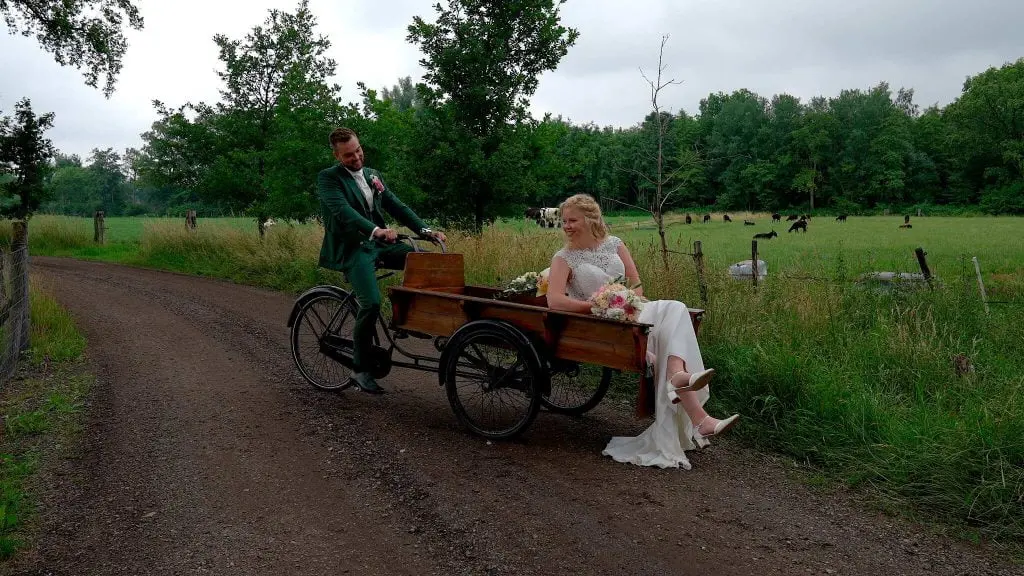 Trouwfilm Scherpenzeel - Róbin & Simone geven elkaar hun ja-woord bij restaurant de Hof in Renswoude.