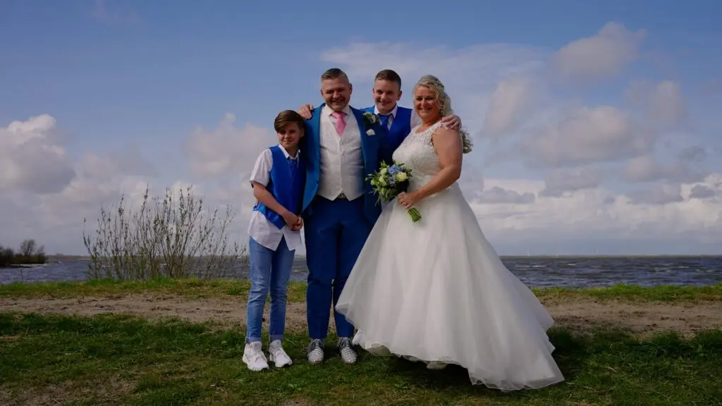 Bruidspaar strand Andijk.